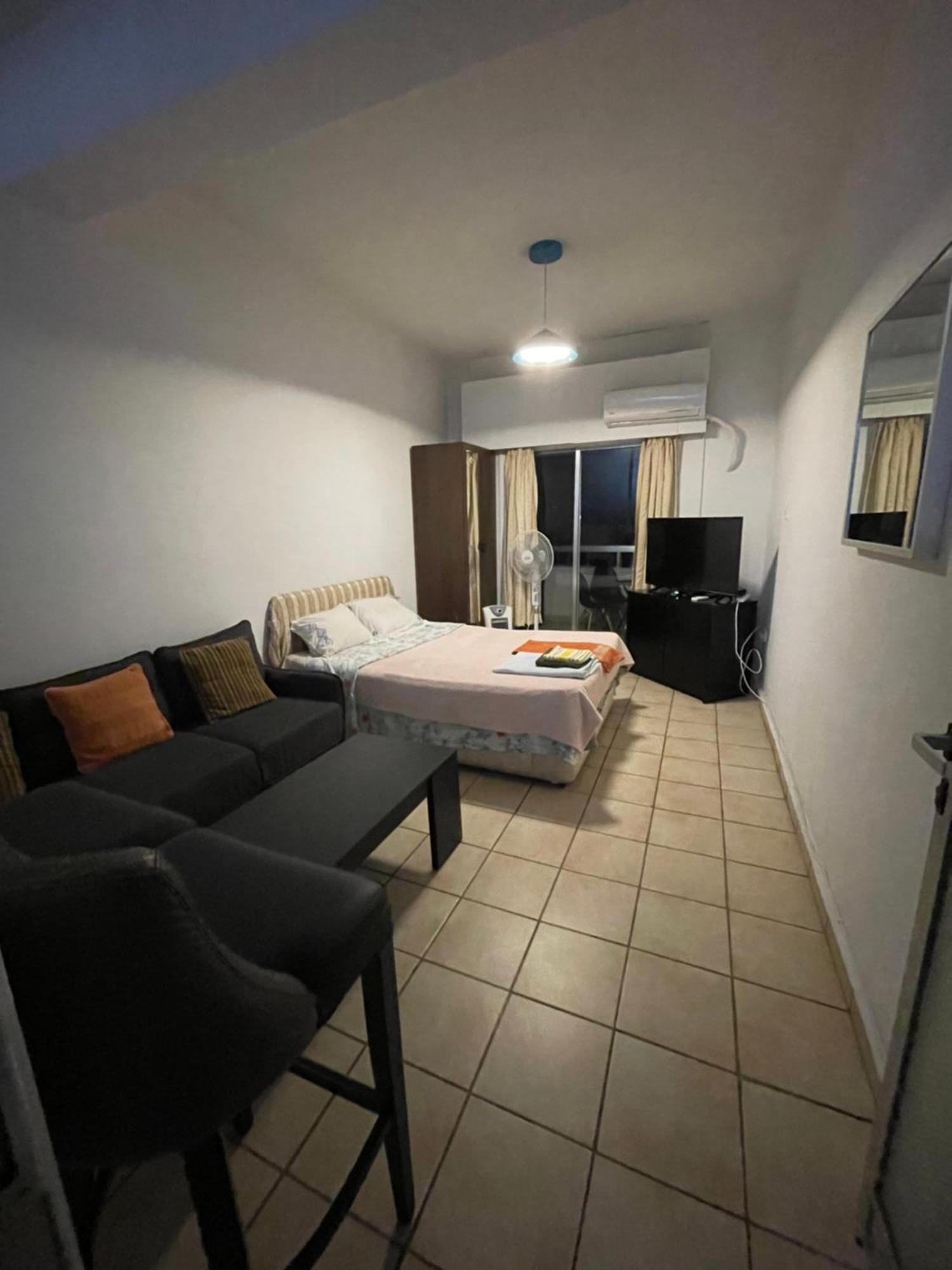 Studio Apartment Larnaca Exteriör bild